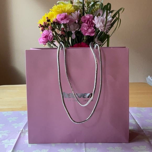 🧸 HEAVEN BY MARC JACOBS  SHOPPING BAG AND TISSUE PAPER 🧸 NWOT 🧸 - Picture 11 of 16